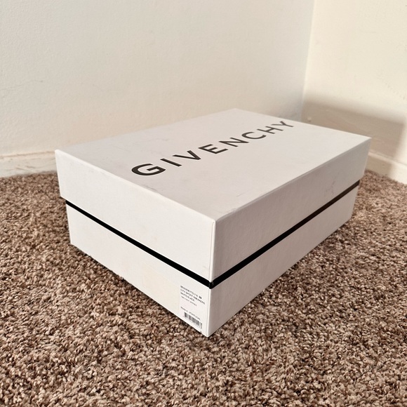 Empty Givenchy shoe box - Picture 2 of 5
